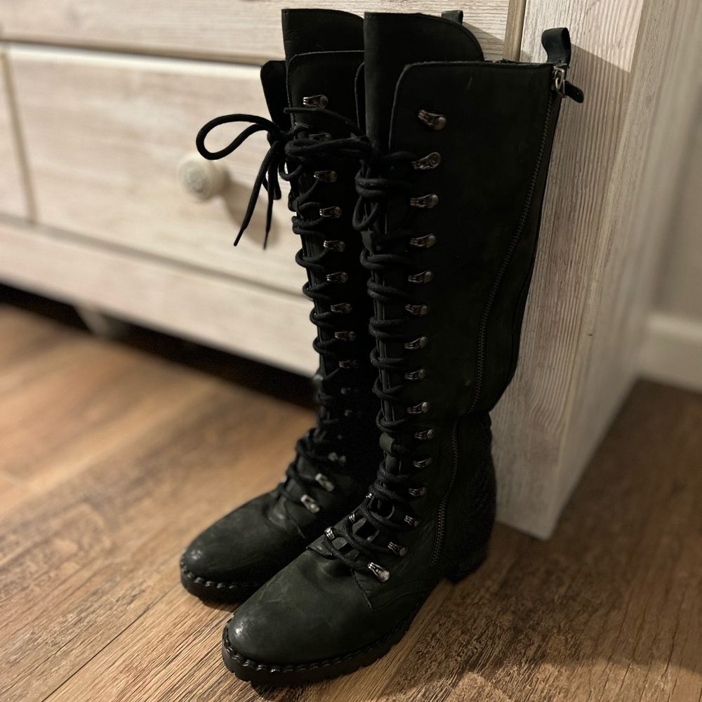 Beautiful lace up boots they are a little narrow - Picture 2 of 7